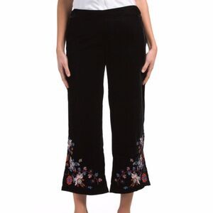 Beautiful velvet crop Ecru trousers Size L!